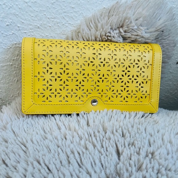 Danier Yellow Perforated Leather Crossbody Bag – New Without Tags - Picture 11 of 12